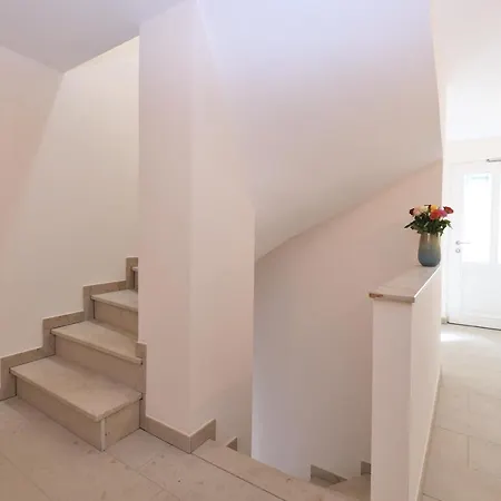 Schiefe Haus St Peter