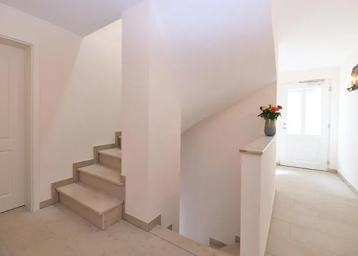 Schiefe Haus St Peter